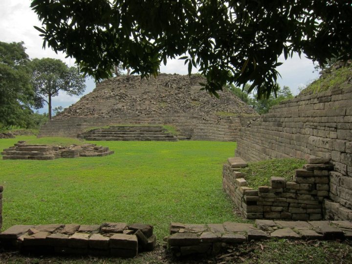 Mayan ruins at Lubantuun